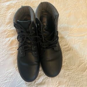 Dr. Martens Maelly ankle boots, black leather upper with padded collar Size 11